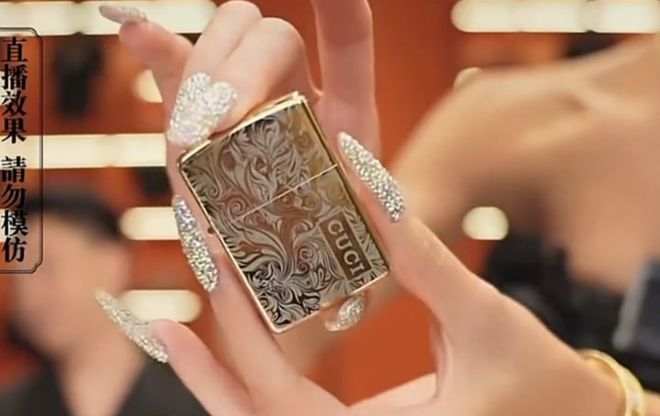 直播间里的闹剧：“澳门COCO姐”擦边大牌夫妻直播打斗(图1)