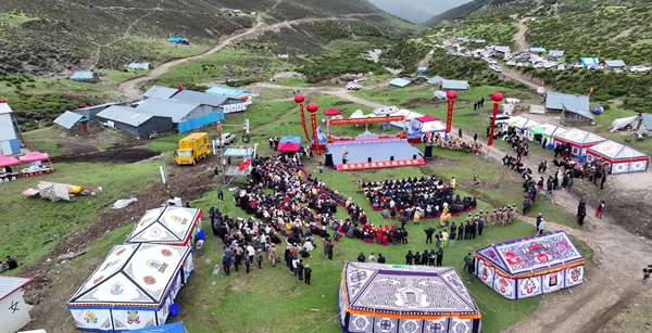 2024年虫草季东旺乡与毗邻地区党建结对共建促民族团结暨首届云上赛马节系列活动举行(图1)