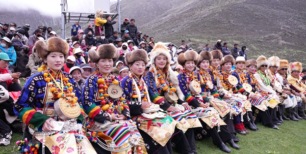 2024年虫草季东旺乡与毗邻地区党建结对共建促民族团结暨首届云上赛马节系列活动举行(图4)