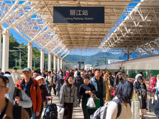 开屏观察｜丽香铁路开通运营满一年累计发送旅客超317万人次(图3)