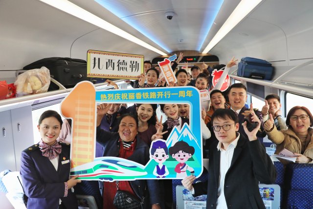 开屏观察｜丽香铁路开通运营满一年累计发送旅客超317万人次(图1)