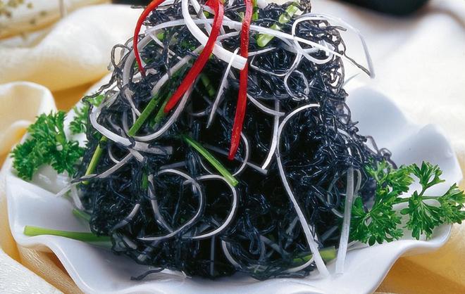 男子摘“发菜”被判十个月罚款5000什么菜这么金贵？(图3)
