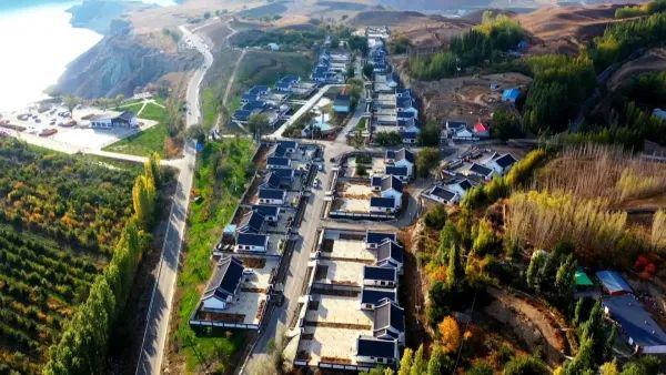 沿着这条网红公路来游“天山地理画廊”(图5)