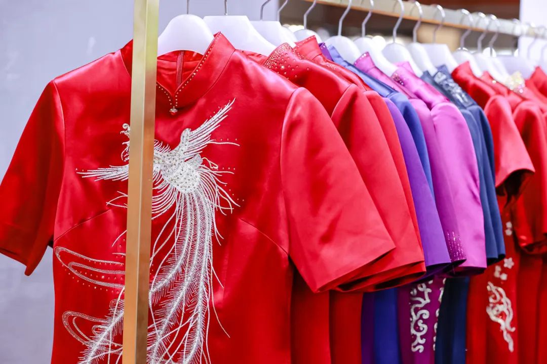 提前一年定制销量增长近40%新中式服装成“新年战袍”顶流(图1)