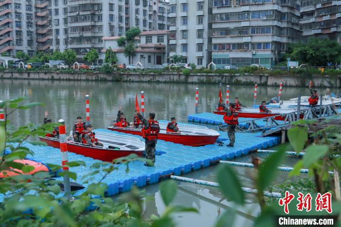 汛期至 浙江武警开展水上集训提升抢险救援能力(图1)