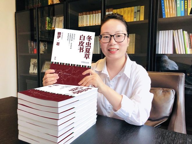 “天价虫草”跌下神坛！这位叫赠伊的姑娘在全国火了(图1)