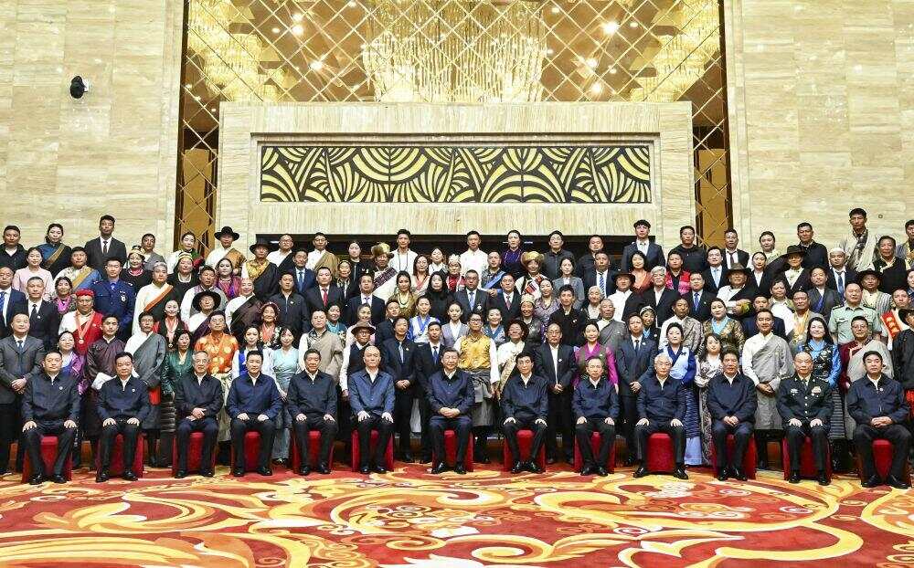 “共建中华民族共同体书写美丽西藏新篇章”——习近平总书记率中央代表团出席西藏自治区成立六十周年庆祝活动纪实‍‍(图4)