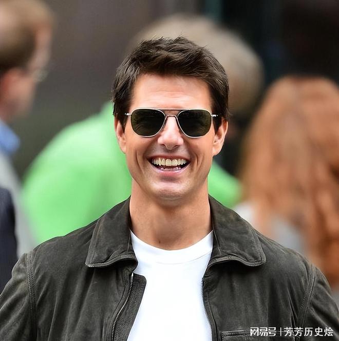 阿汤哥的女儿：身高超17米越长越像父亲穿衣风格和母亲一样(图1)