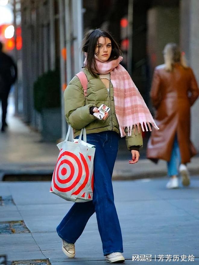 阿汤哥的女儿：身高超17米越长越像父亲穿衣风格和母亲一样(图11)