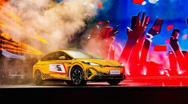 华山论剑｜对话柳长庆：从品牌焕新到战略升维红旗的变与不变(图8)