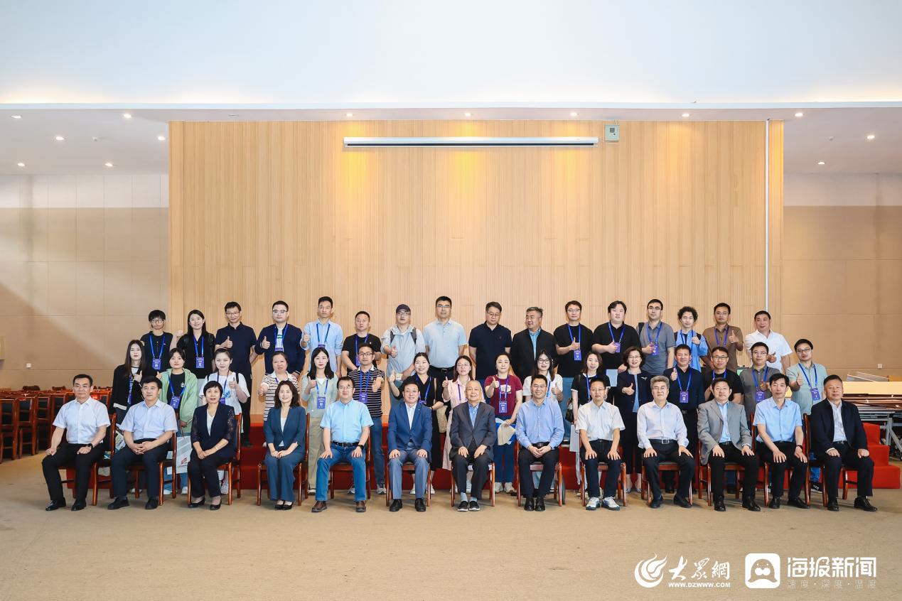 40余名全国重点新闻媒体记者走进山科职感受职业教育“山科模式”(图1)