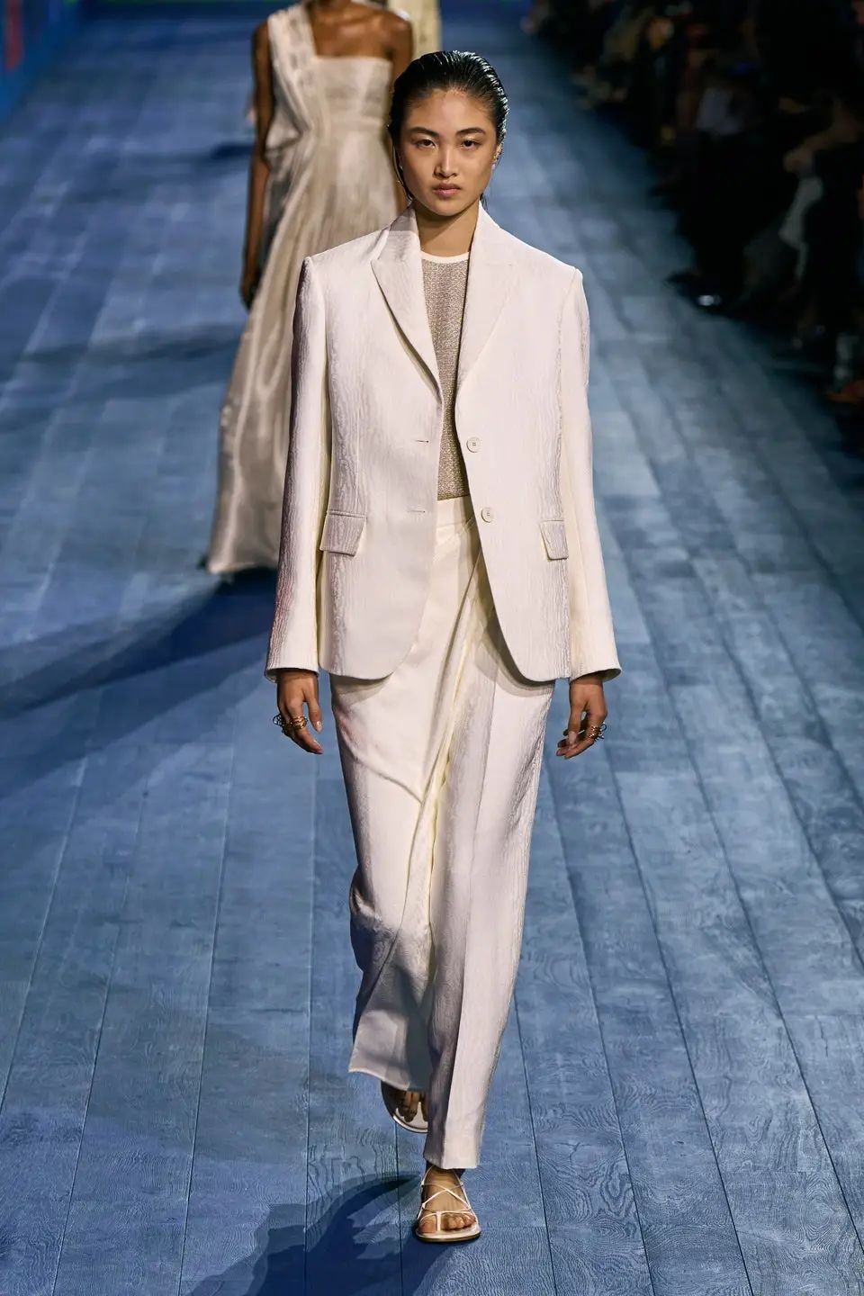 3809054亿！苹果、英伟达狂砸订单2025年台积电营收暴涨316%！未来还能涨多久？(图1)