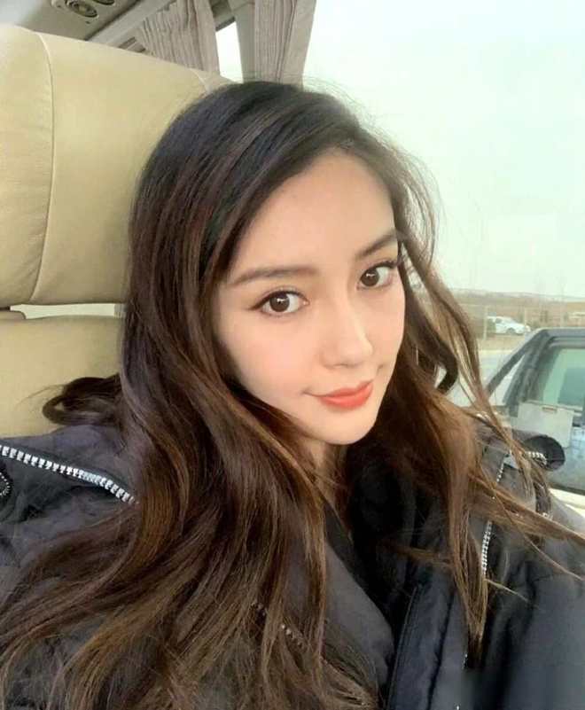 黄晓明与Baby迪士尼合体带娃！离婚4年两人事业境遇两重天(图1)