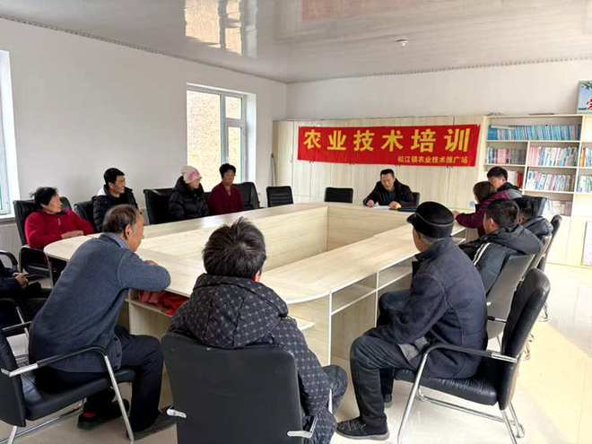 安图县松江镇：抢抓农时强技能农技护航促生产(图1)