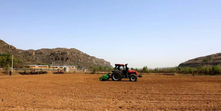 书写春天的代码：府谷县订单玉米播种忙(图3)