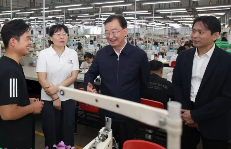 云南省委书记：农民增收始终是第一位的任务_新华网(图1)